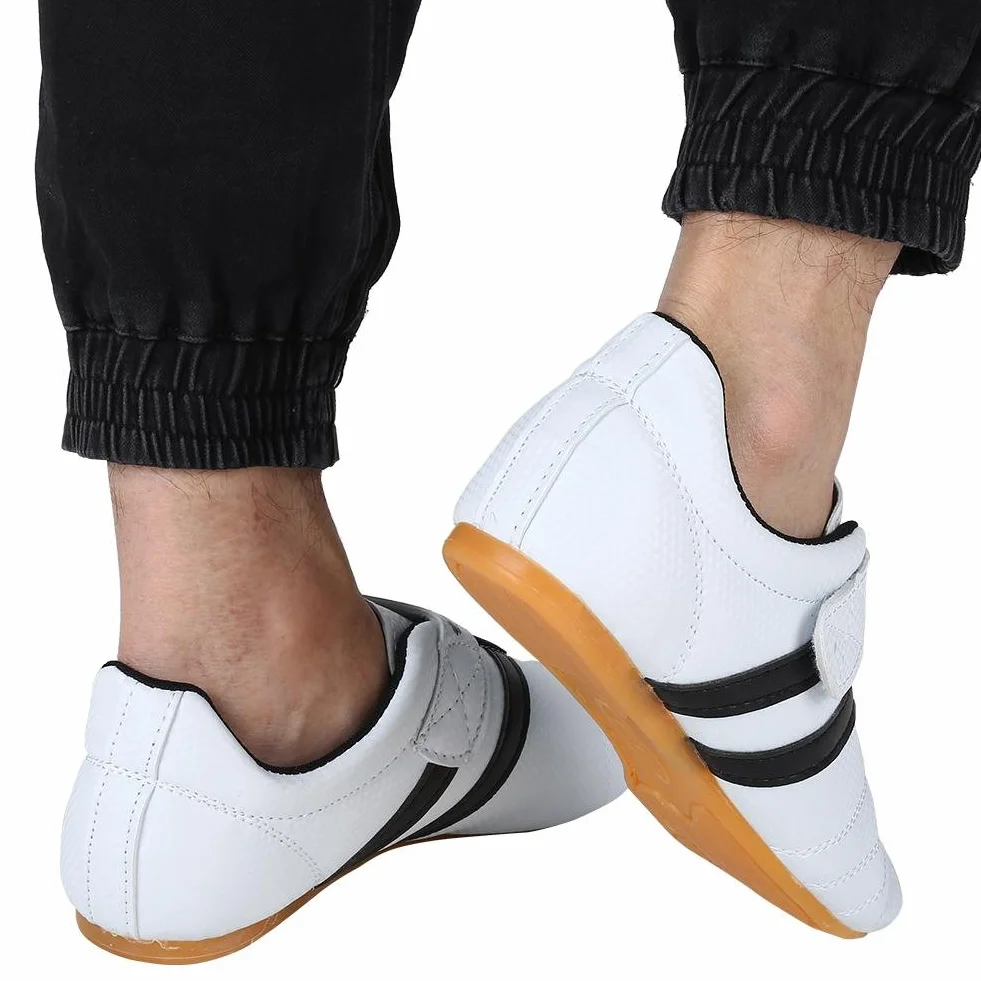 Taekwondo Chaussures Arts Martiaux Trainning Chaussures Sneaker Boxe Karaté Kung Fu Tai Chi Chaussures Rayures Sneakers pour Hommes Femmes
