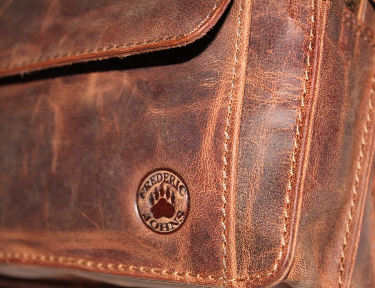 Frédéric Johns Sacoche vide poche cuir vintage homme - vide poches cuir véritable - sacoche vintage - sac dragonne main - sacoche porté main (Marron)