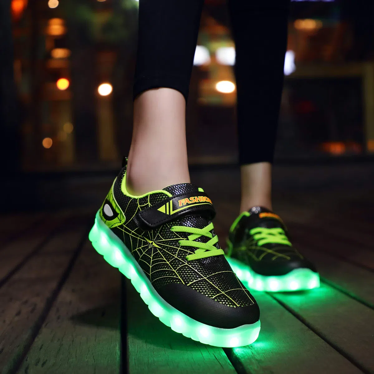 Mixte Enfants LED Chaussures de Sport 7 Changement de Couleur Chaussure de Mutilsport USB Rechargeable LED Lumineuse Baskets Mode Respirante Running Sneakers pour Garçons et Filles