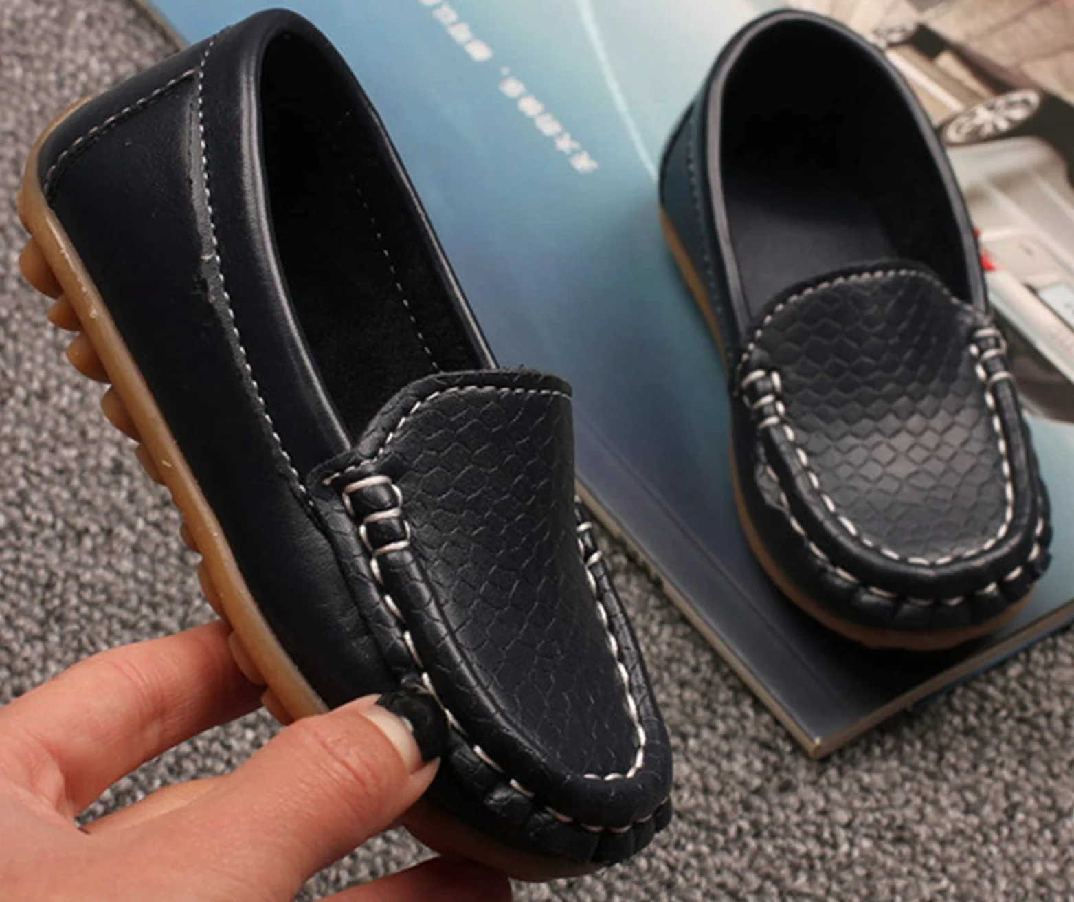 Mocassins pour Enfant Cuir Bateau Chaussures Garçon Mode Oxford Chaussures Fille Décontracté Confortable Mocassin Plates Loafers, Bleu foncé 36 EU