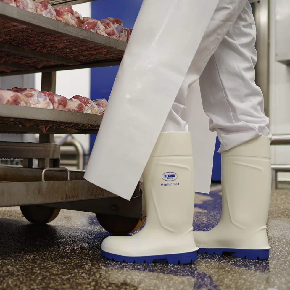 Bekina Bottes de sécurité avec Embout de sécurité pour l'industrie Alimentaire, Facile à désinfecter, y Compris la Semelle intérieure pour Les Pieds Chauds et secs, Confort, Blanc, EU 45