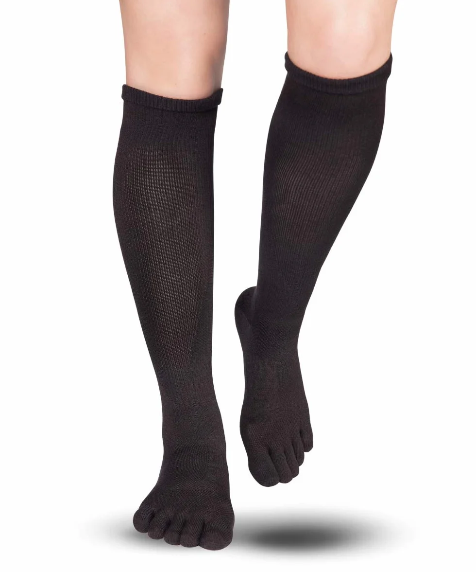 KNITIDO TS Asymmetric Compression | Bas de compression sport avec compression graduelle du mollet et orteils séparés