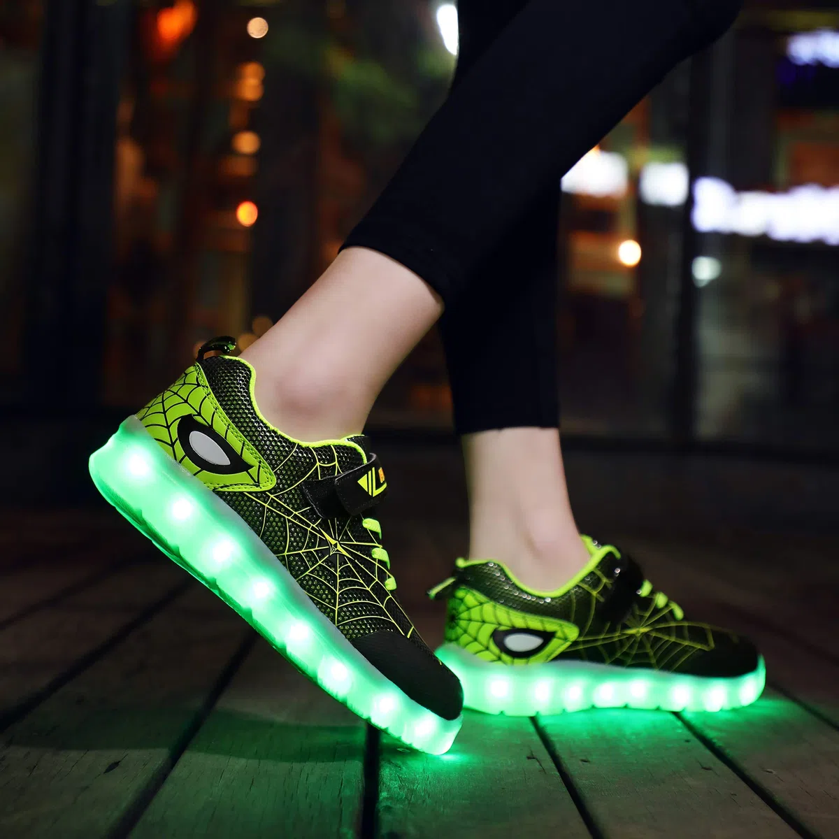 Mixte Enfants LED Chaussures de Sport 7 Changement de Couleur Chaussure de Mutilsport USB Rechargeable LED Lumineuse Baskets Mode Respirante Running Sneakers pour Garçons et Filles