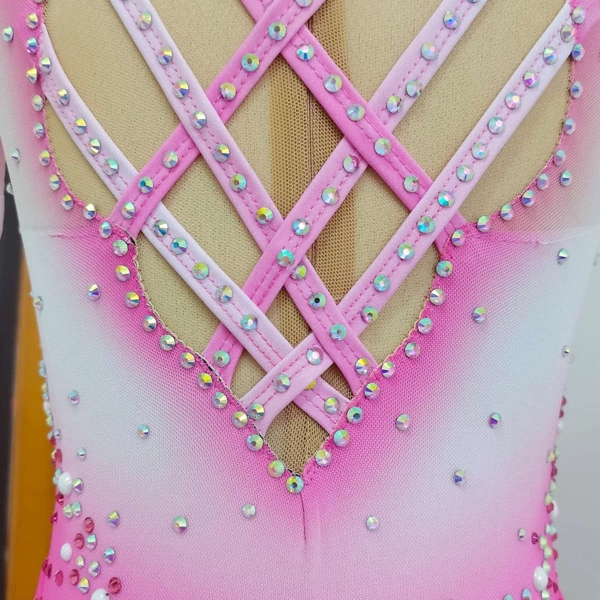 LIUHUO Robe de patinage artistique à manches longues pour fille faite à la main